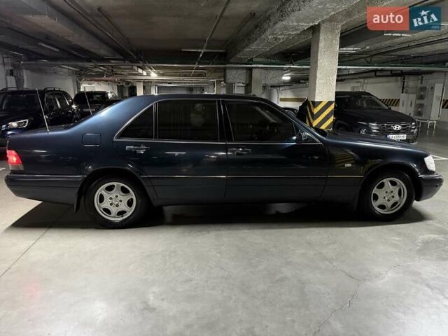 Синий Мерседес С Класс, объемом двигателя 6 л и пробегом 216 тыс. км за 15500 $, фото 2 на Automoto.ua