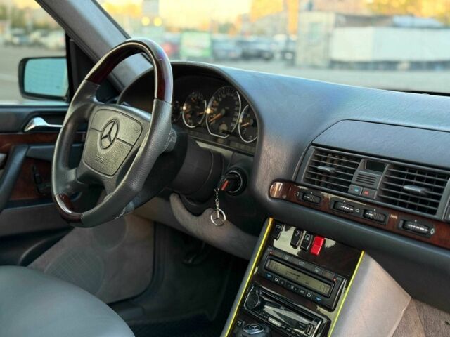 Синій Мерседес С Клас, об'ємом двигуна 3.2 л та пробігом 235 тис. км за 8499 $, фото 10 на Automoto.ua