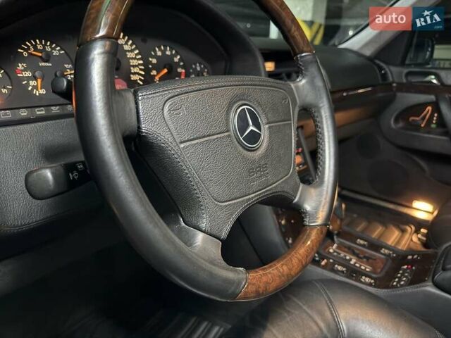 Синий Мерседес С Класс, объемом двигателя 6 л и пробегом 216 тыс. км за 15500 $, фото 8 на Automoto.ua