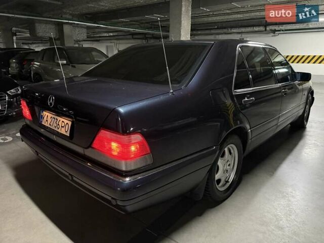Синий Мерседес С Класс, объемом двигателя 6 л и пробегом 216 тыс. км за 15500 $, фото 3 на Automoto.ua
