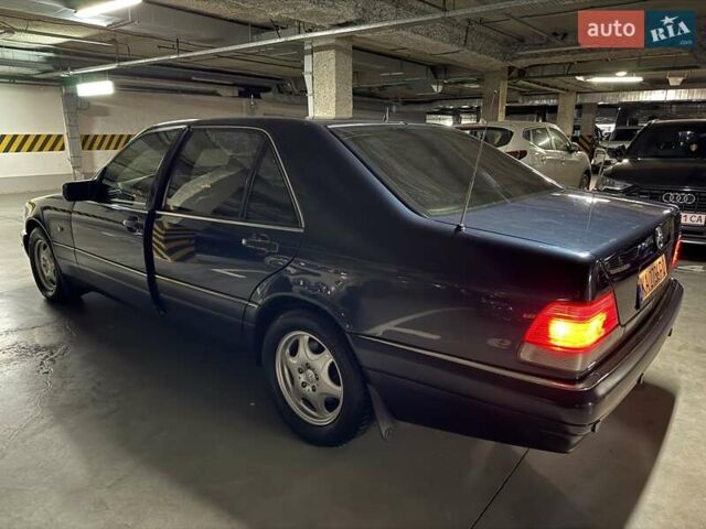 Синий Мерседес С Класс, объемом двигателя 6 л и пробегом 216 тыс. км за 15500 $, фото 4 на Automoto.ua