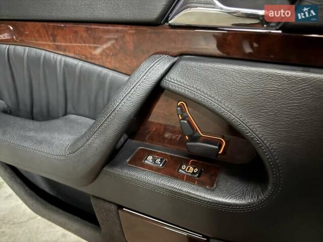 Синий Мерседес С Класс, объемом двигателя 6 л и пробегом 216 тыс. км за 15500 $, фото 15 на Automoto.ua