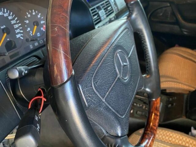 Синій Мерседес С Клас, об'ємом двигуна 3.2 л та пробігом 380 тис. км за 6500 $, фото 3 на Automoto.ua