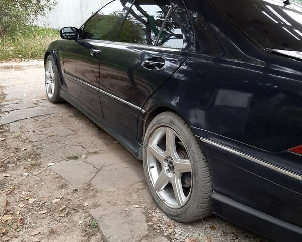 Синій Мерседес С Клас, об'ємом двигуна 5 л та пробігом 240 тис. км за 2999 $, фото 5 на Automoto.ua