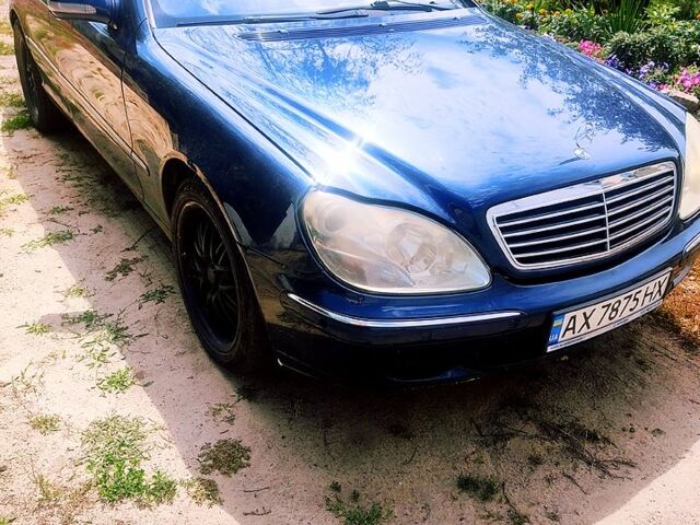 Синий Мерседес С Класс, объемом двигателя 4.3 л и пробегом 270 тыс. км за 4000 $, фото 1 на Automoto.ua