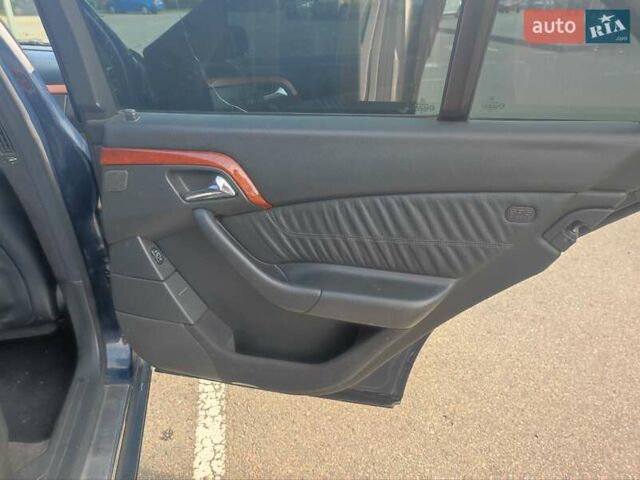 Синий Мерседес С Класс, объемом двигателя 3.2 л и пробегом 347 тыс. км за 3700 $, фото 6 на Automoto.ua