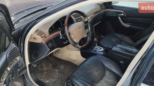 Синій Мерседес С Клас, об'ємом двигуна 4.3 л та пробігом 350 тис. км за 2700 $, фото 7 на Automoto.ua