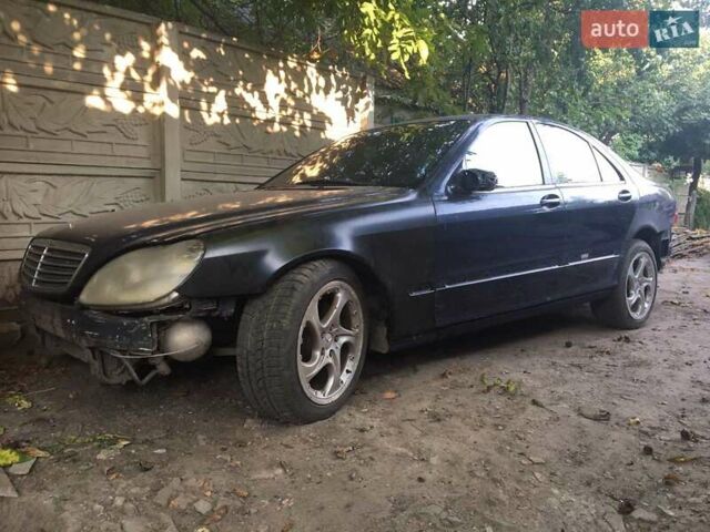 Синий Мерседес С Класс, объемом двигателя 4.3 л и пробегом 250 тыс. км за 3600 $, фото 1 на Automoto.ua