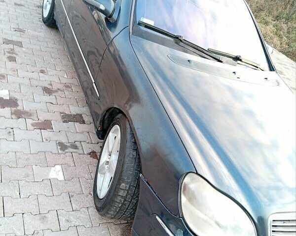 Синій Мерседес С Клас, об'ємом двигуна 3.2 л та пробігом 300 тис. км за 2500 $, фото 11 на Automoto.ua