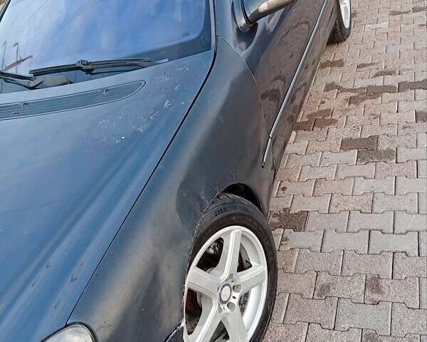 Синій Мерседес С Клас, об'ємом двигуна 3.2 л та пробігом 300 тис. км за 2500 $, фото 16 на Automoto.ua