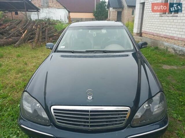 Синій Мерседес С Клас, об'ємом двигуна 3.2 л та пробігом 400 тис. км за 3500 $, фото 1 на Automoto.ua