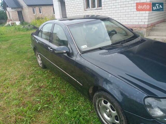 Синій Мерседес С Клас, об'ємом двигуна 3.2 л та пробігом 400 тис. км за 3500 $, фото 3 на Automoto.ua