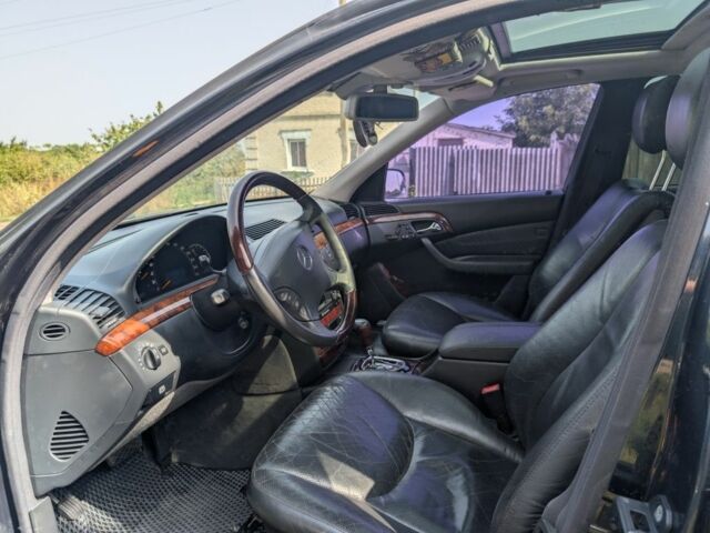Синий Мерседес С Класс, объемом двигателя 5 л и пробегом 320 тыс. км за 4900 $, фото 5 на Automoto.ua