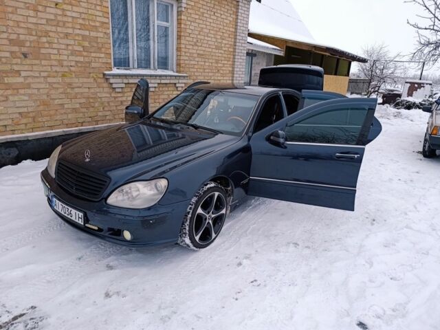 Синий Мерседес С Класс, объемом двигателя 5 л и пробегом 443 тыс. км за 3999 $, фото 2 на Automoto.ua