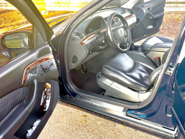 Синій Мерседес С Клас, об'ємом двигуна 3.2 л та пробігом 145 тис. км за 9999 $, фото 5 на Automoto.ua
