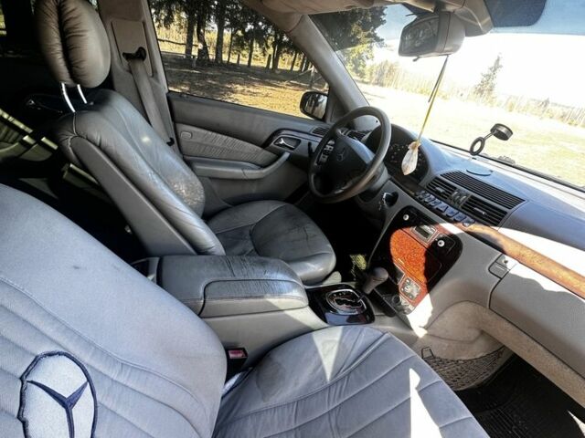 Синій Мерседес С Клас, об'ємом двигуна 3.2 л та пробігом 409 тис. км за 4200 $, фото 7 на Automoto.ua