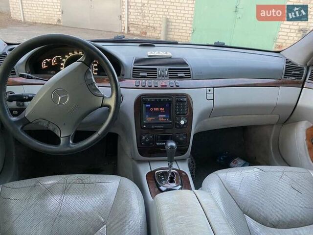 Синій Мерседес С Клас, об'ємом двигуна 3.2 л та пробігом 260 тис. км за 6033 $, фото 7 на Automoto.ua