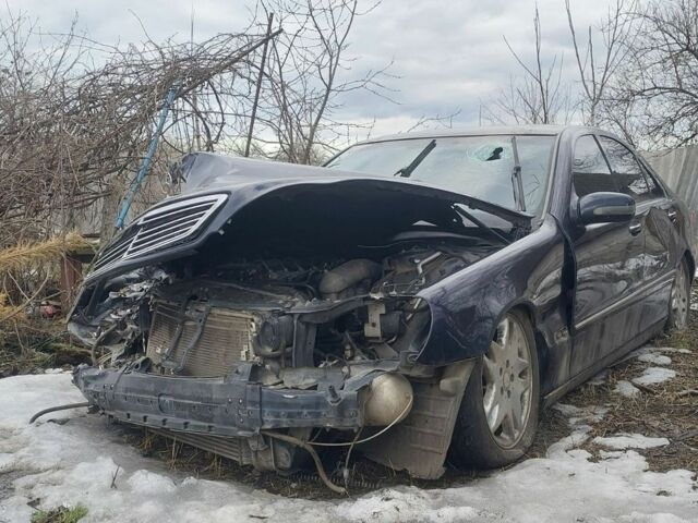 Синій Мерседес С Клас, об'ємом двигуна 3.22 л та пробігом 415 тис. км за 1850 $, фото 1 на Automoto.ua