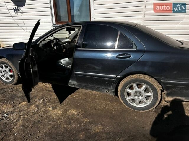 Синий Мерседес С Класс, объемом двигателя 3.22 л и пробегом 400 тыс. км за 3700 $, фото 13 на Automoto.ua