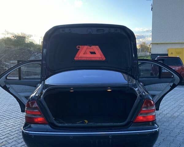 Синій Мерседес С Клас, об'ємом двигуна 4 л та пробігом 417 тис. км за 4500 $, фото 1 на Automoto.ua