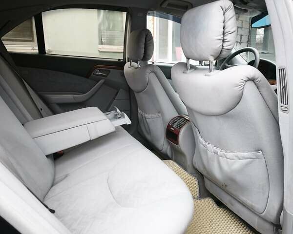 Синій Мерседес С Клас, об'ємом двигуна 3.2 л та пробігом 360 тис. км за 5800 $, фото 22 на Automoto.ua