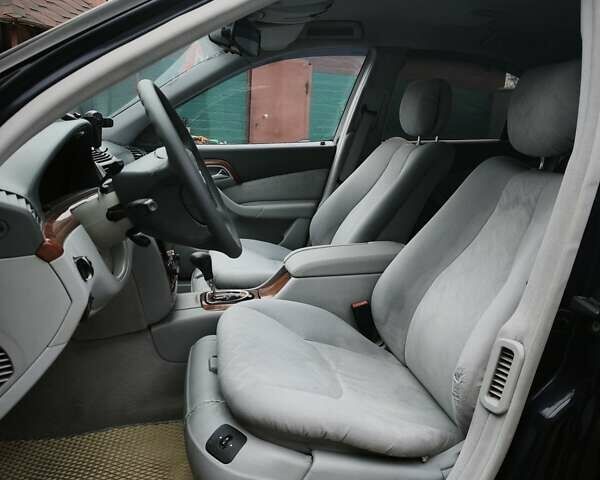 Синій Мерседес С Клас, об'ємом двигуна 3.2 л та пробігом 360 тис. км за 5800 $, фото 15 на Automoto.ua