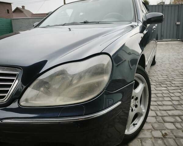 Синій Мерседес С Клас, об'ємом двигуна 3.2 л та пробігом 360 тис. км за 5800 $, фото 1 на Automoto.ua