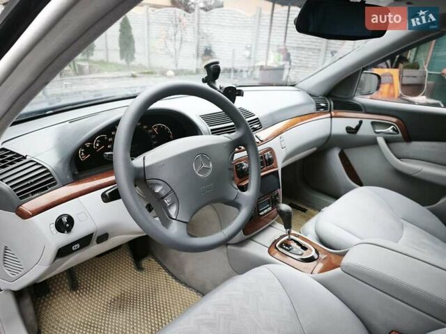 Синій Мерседес С Клас, об'ємом двигуна 3.2 л та пробігом 360 тис. км за 5800 $, фото 13 на Automoto.ua