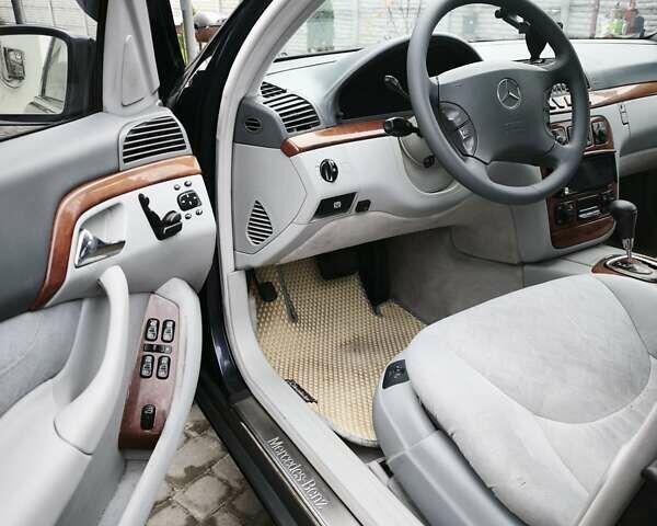 Синій Мерседес С Клас, об'ємом двигуна 3.2 л та пробігом 360 тис. км за 5800 $, фото 14 на Automoto.ua