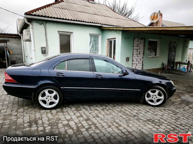 Синій Мерседес С Клас, об'ємом двигуна 3.2 л та пробігом 318 тис. км за 5800 $, фото 5 на Automoto.ua