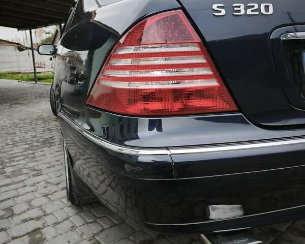 Синій Мерседес С Клас, об'ємом двигуна 3.2 л та пробігом 360 тис. км за 5800 $, фото 4 на Automoto.ua