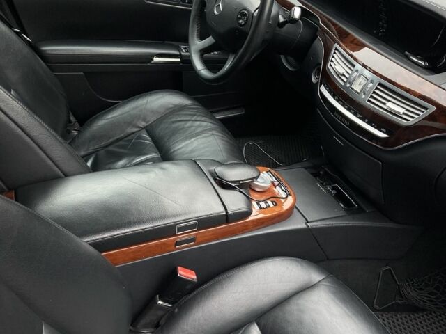 Синий Мерседес С Класс, объемом двигателя 3.5 л и пробегом 244 тыс. км за 8500 $, фото 2 на Automoto.ua