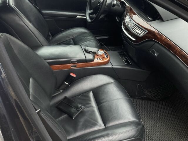 Синий Мерседес С Класс, объемом двигателя 3.5 л и пробегом 244 тыс. км за 8000 $, фото 4 на Automoto.ua