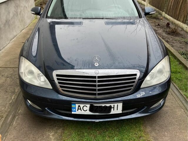 Синий Мерседес С Класс, объемом двигателя 3.5 л и пробегом 244 тыс. км за 8000 $, фото 1 на Automoto.ua
