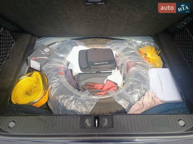 Синий Мерседес С Класс, объемом двигателя 5.5 л и пробегом 350 тыс. км за 11300 $, фото 43 на Automoto.ua