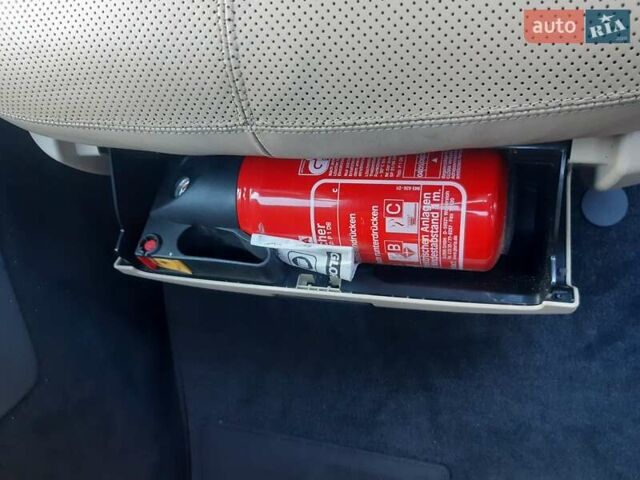 Синий Мерседес С Класс, объемом двигателя 5.5 л и пробегом 350 тыс. км за 11300 $, фото 74 на Automoto.ua