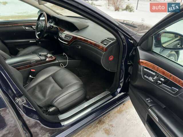 Синий Мерседес С Класс, объемом двигателя 3.5 л и пробегом 338 тыс. км за 7800 $, фото 7 на Automoto.ua