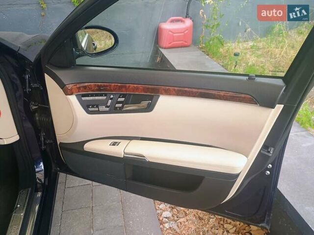 Синий Мерседес С Класс, объемом двигателя 5.5 л и пробегом 350 тыс. км за 11300 $, фото 19 на Automoto.ua