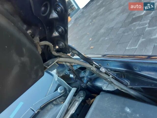 Синий Мерседес С Класс, объемом двигателя 5.5 л и пробегом 350 тыс. км за 11300 $, фото 96 на Automoto.ua