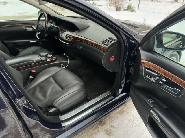 Синий Мерседес С Класс, объемом двигателя 3.5 л и пробегом 340 тыс. км за 7999 $, фото 6 на Automoto.ua