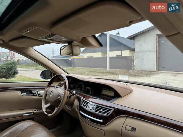 Синий Мерседес С Класс, объемом двигателя 5.46 л и пробегом 190 тыс. км за 9850 $, фото 24 на Automoto.ua