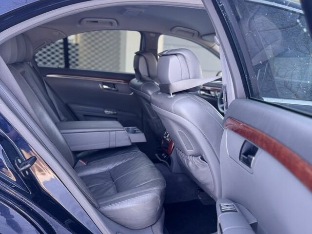 Синий Мерседес С Класс, объемом двигателя 3 л и пробегом 380 тыс. км за 8900 $, фото 3 на Automoto.ua