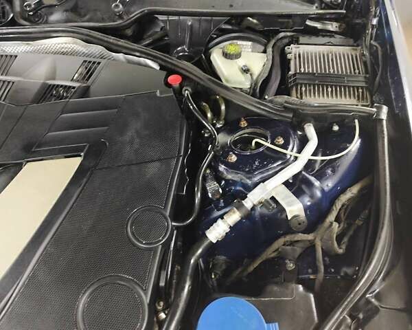 Синий Мерседес С Класс, объемом двигателя 3.2 л и пробегом 318 тыс. км за 11400 $, фото 11 на Automoto.ua