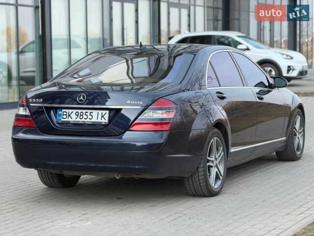 Синий Мерседес С Класс, объемом двигателя 5.46 л и пробегом 290 тыс. км за 7999 $, фото 4 на Automoto.ua