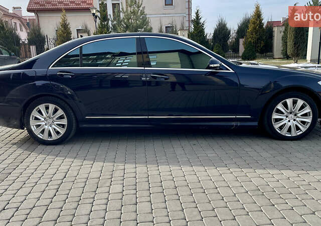 Синий Мерседес С Класс, объемом двигателя 5.5 л и пробегом 278 тыс. км за 13000 $, фото 4 на Automoto.ua