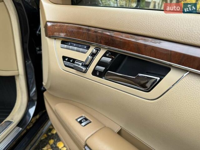 Мерседес С Класс 2008 в Киеве на Automoto.ua Синий Мерседес С Класс, объемом двигателя 5.46 л и пробегом 231 тыс. км за 13900 $, фото 13 на Automoto.ua