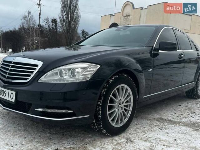 Синий Мерседес С Класс, объемом двигателя 2.99 л и пробегом 290 тыс. км за 17000 $, фото 1 на Automoto.ua