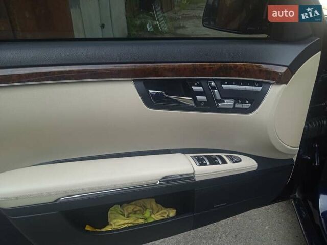 Синій Мерседес С Клас, об'ємом двигуна 4 л та пробігом 220 тис. км за 18400 $, фото 5 на Automoto.ua