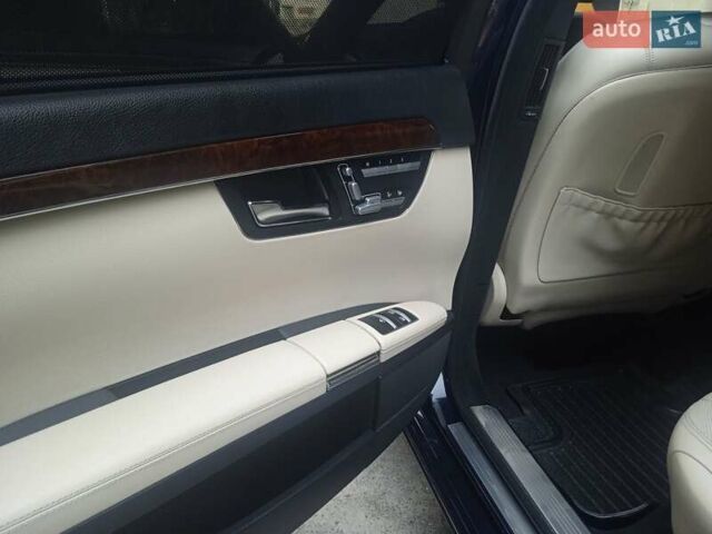 Синій Мерседес С Клас, об'ємом двигуна 4 л та пробігом 220 тис. км за 18400 $, фото 7 на Automoto.ua
