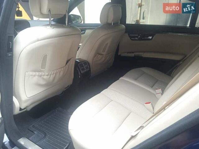 Синій Мерседес С Клас, об'ємом двигуна 4 л та пробігом 220 тис. км за 18400 $, фото 6 на Automoto.ua